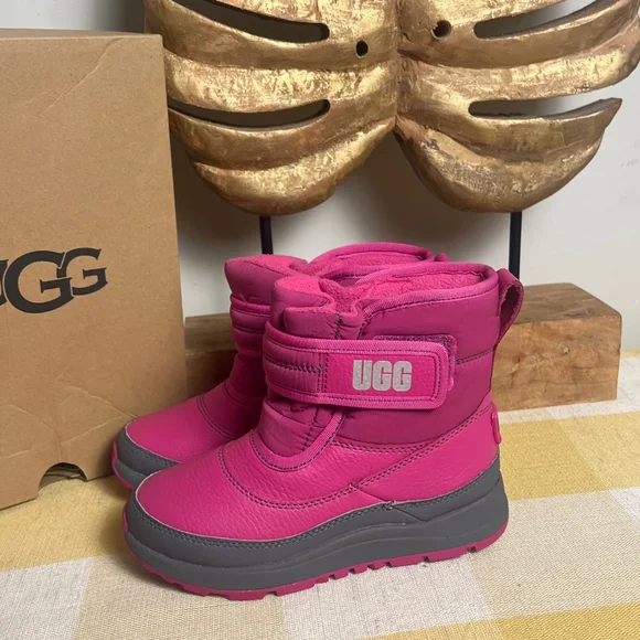 Taney Weather raspberry kids ugg boots brand new - Picture 2 of 7